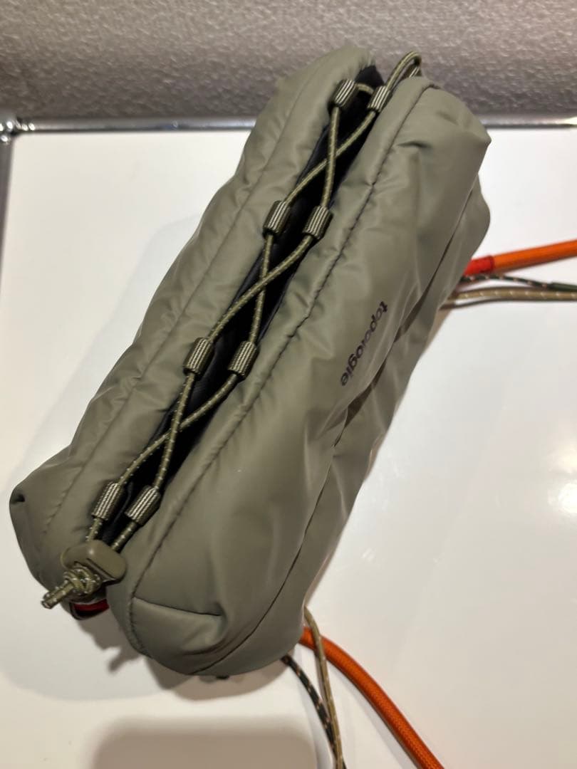 Topologie トポロジー　ボトルサコッシュ ショルダーストラップ　カーキ