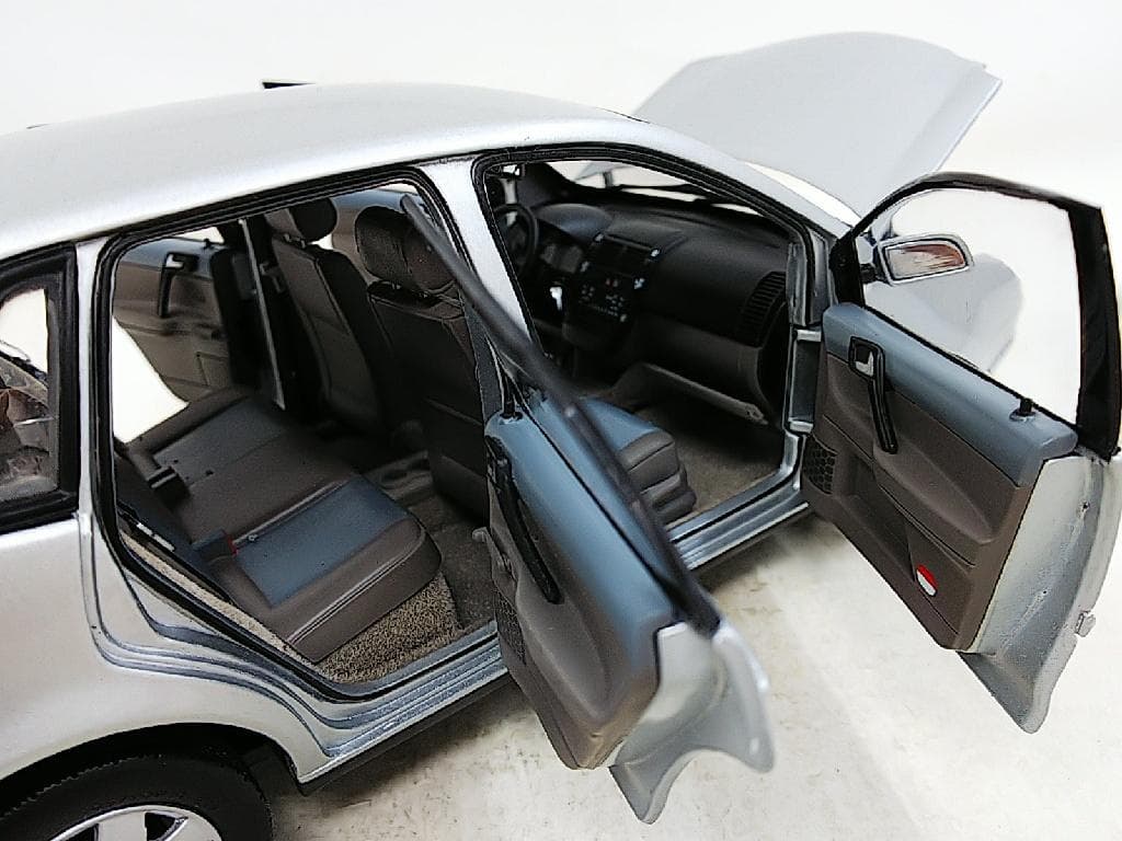 上海ディーラー特注品 ANSONアンソン製 1/18 フォルクスワーゲン・ポロ