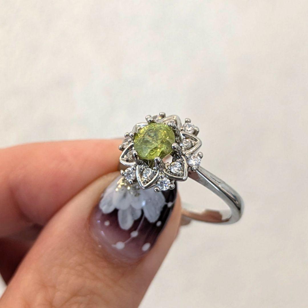 天然石スフェーン指輪リングスノーフレークフラワーデザイン シルバー10.5号