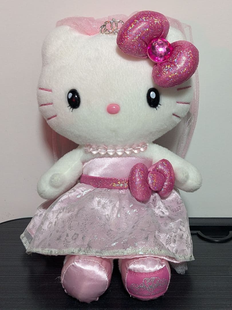 ハローキティ USJ限定 ぬいぐるみ ウェディングドレス ティアラ - メルカリ