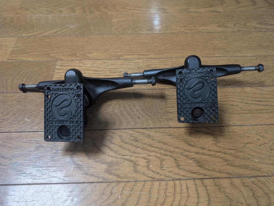 Gullwing Sidewinder II トラック ブラック 9インチ 2個