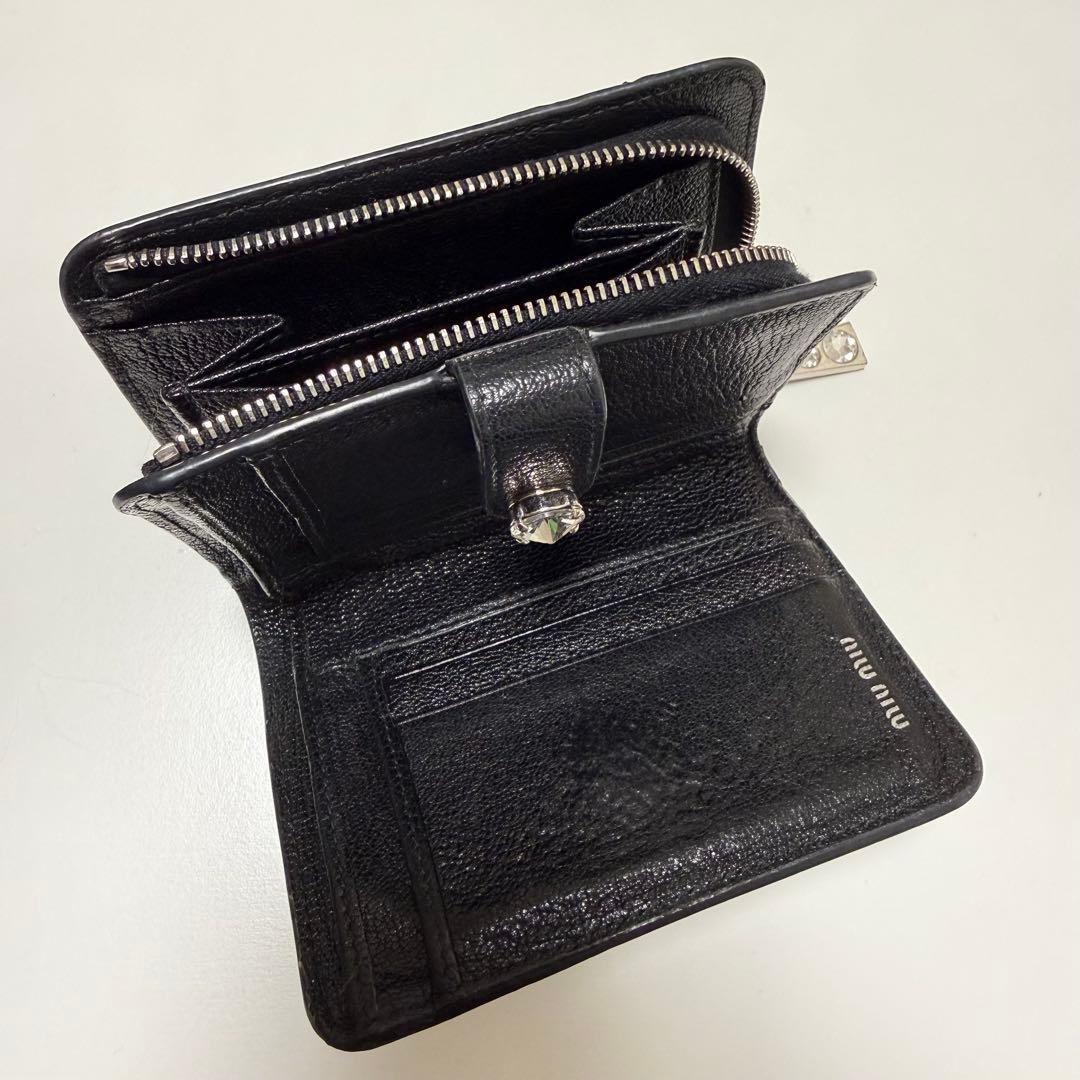 miumiu レア 二つ折り財布 ビジユーつき - メルカリ