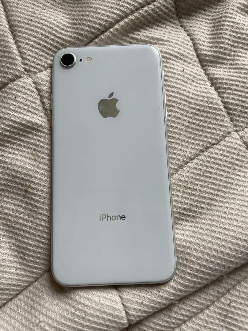 Apple iPhone 8 シルバー 本体 箱付き 64GB綺麗です