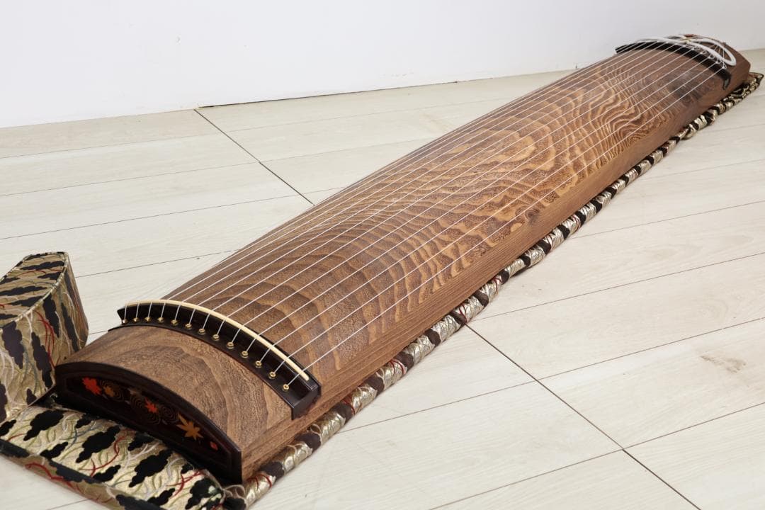 高級 琴 在銘 くり甲 13弦 綾杉彫り 玉縁包み柏葉 未到 十三弦 箏 和