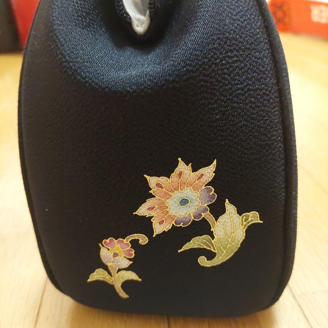 値下げ！新品　格安　OKAJIMA 刺繍入り黒ボストンバッグ