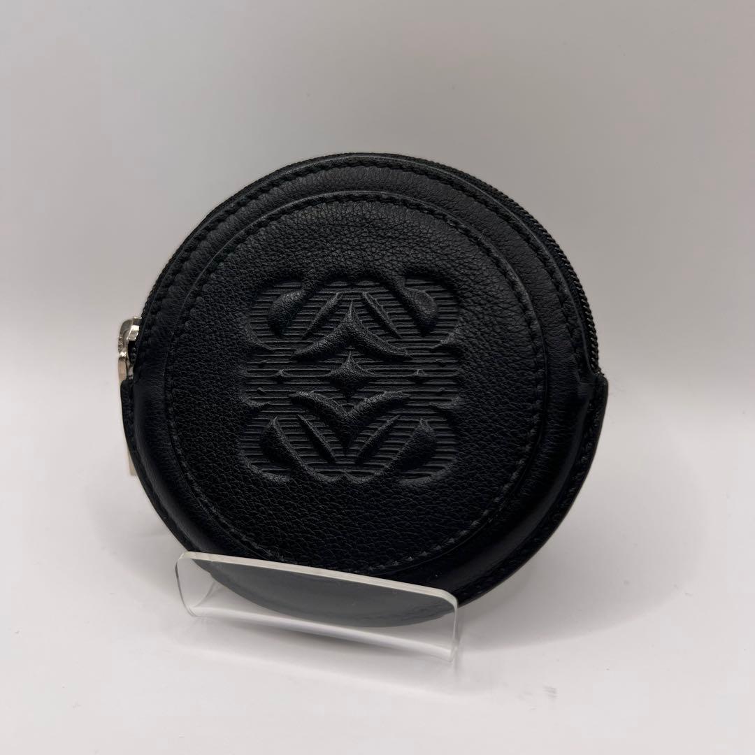 LOEWE ケース　アナグラム　ブラック　型押し　エンボス　丸型　ロゴ