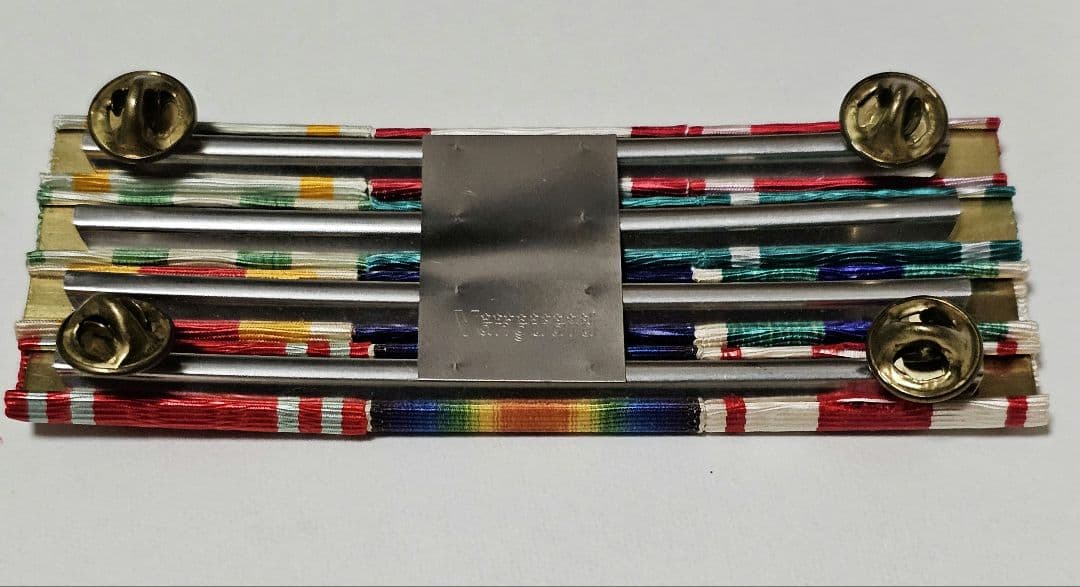 旧軍綬リボンを米軍式に組んだ物です桐花章瑞宝金鵄勲章、従軍記章