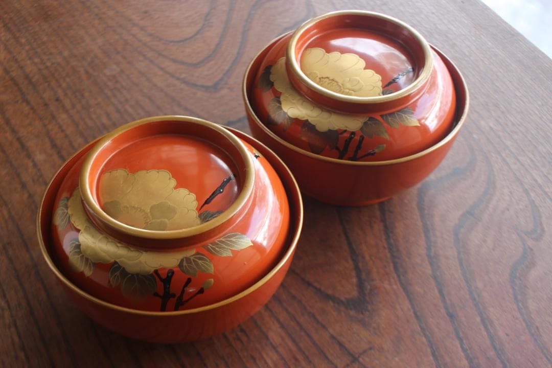 デッドストック！時代金縁朱漆に優美な牡丹蒔絵の映える煮物椀2点（検