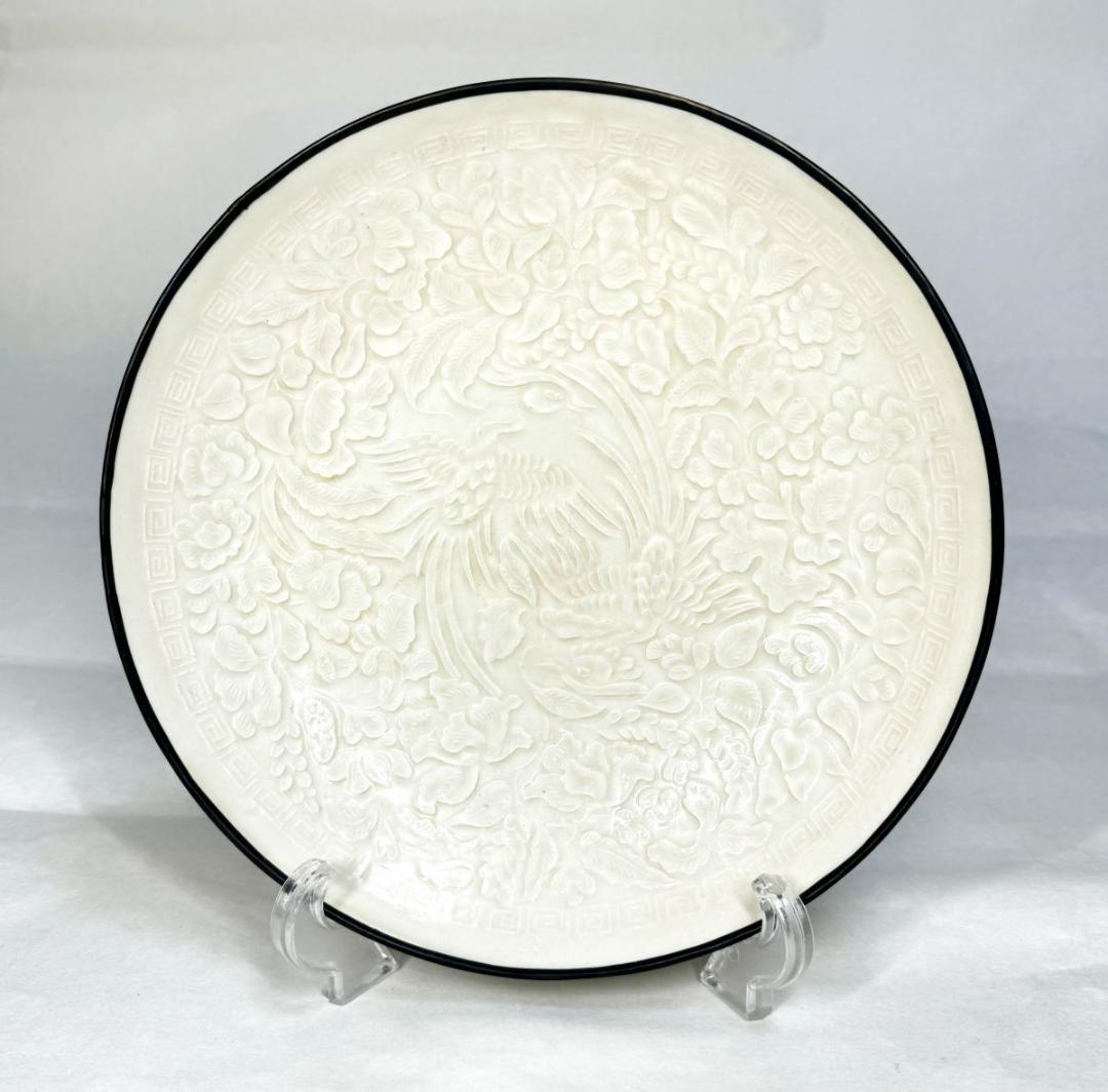 北宋時代 「東宮」銘 定窯白磁刻鳳凰花文銀縁平茶碗 骨董 古玩