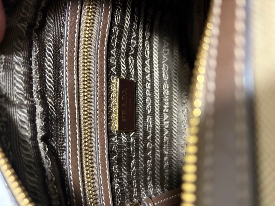 PRADA ロゴジャガードショルダーバッグ