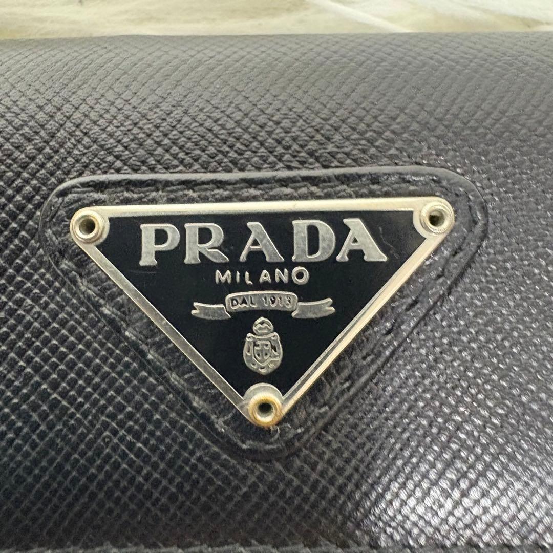 未使用級✨PRADA プラダ 三つ折り財布 三角ロゴプレート サフィアーノ 黒
