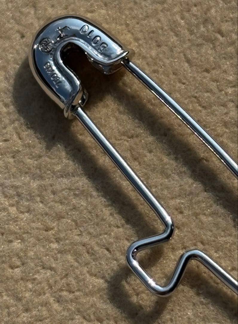 K18 ダイヤ入り 安全ピン ブローチ メガネホルダー 三越 グラス