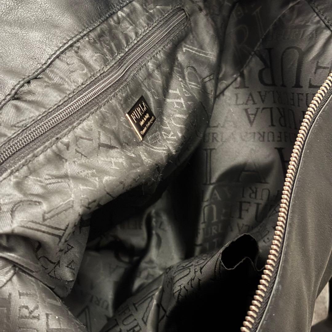 レア　FURLA レザー　ショルダーバッグ　牛革　 黒　ブラック　シルバー金具