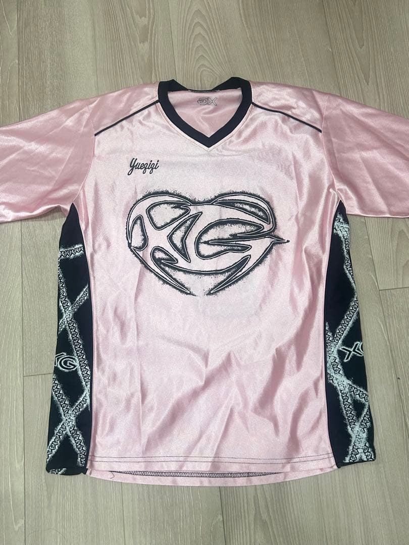 XG × YUEQI QI Football Oversized Teeタグなし - メルカリ