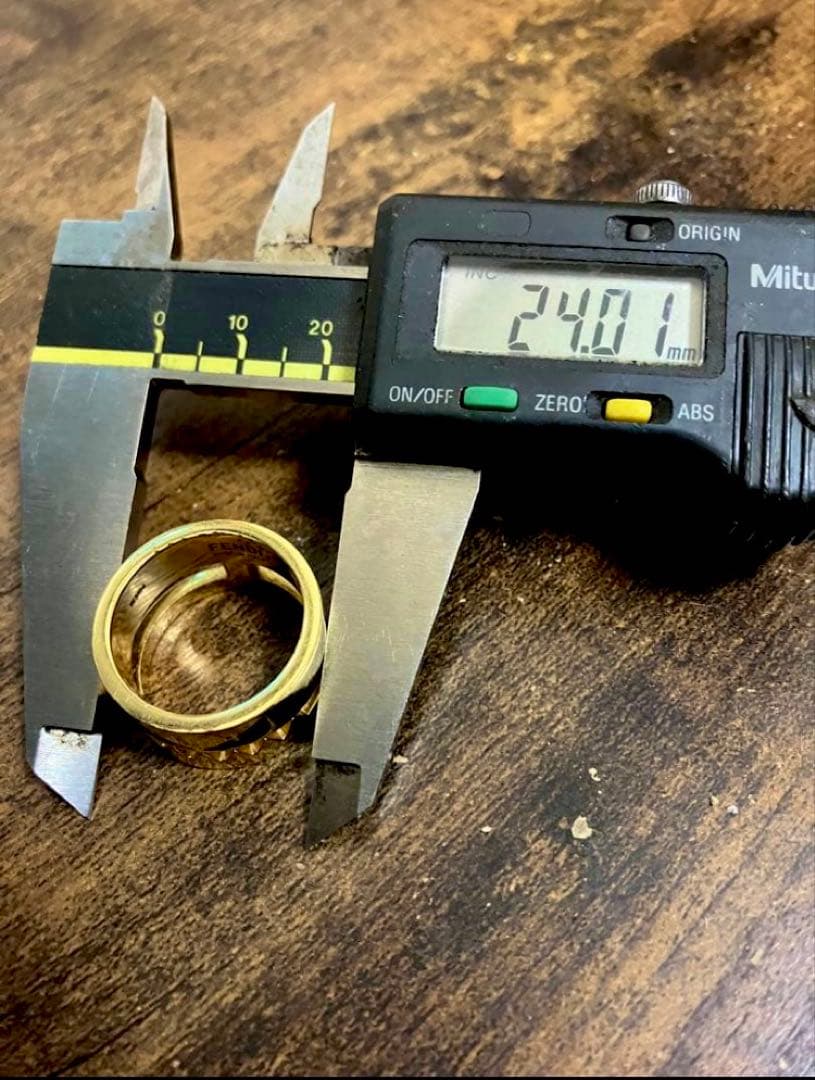 【FENDI】BAG BAGS RING Mサイズ ゴールド×ブラック