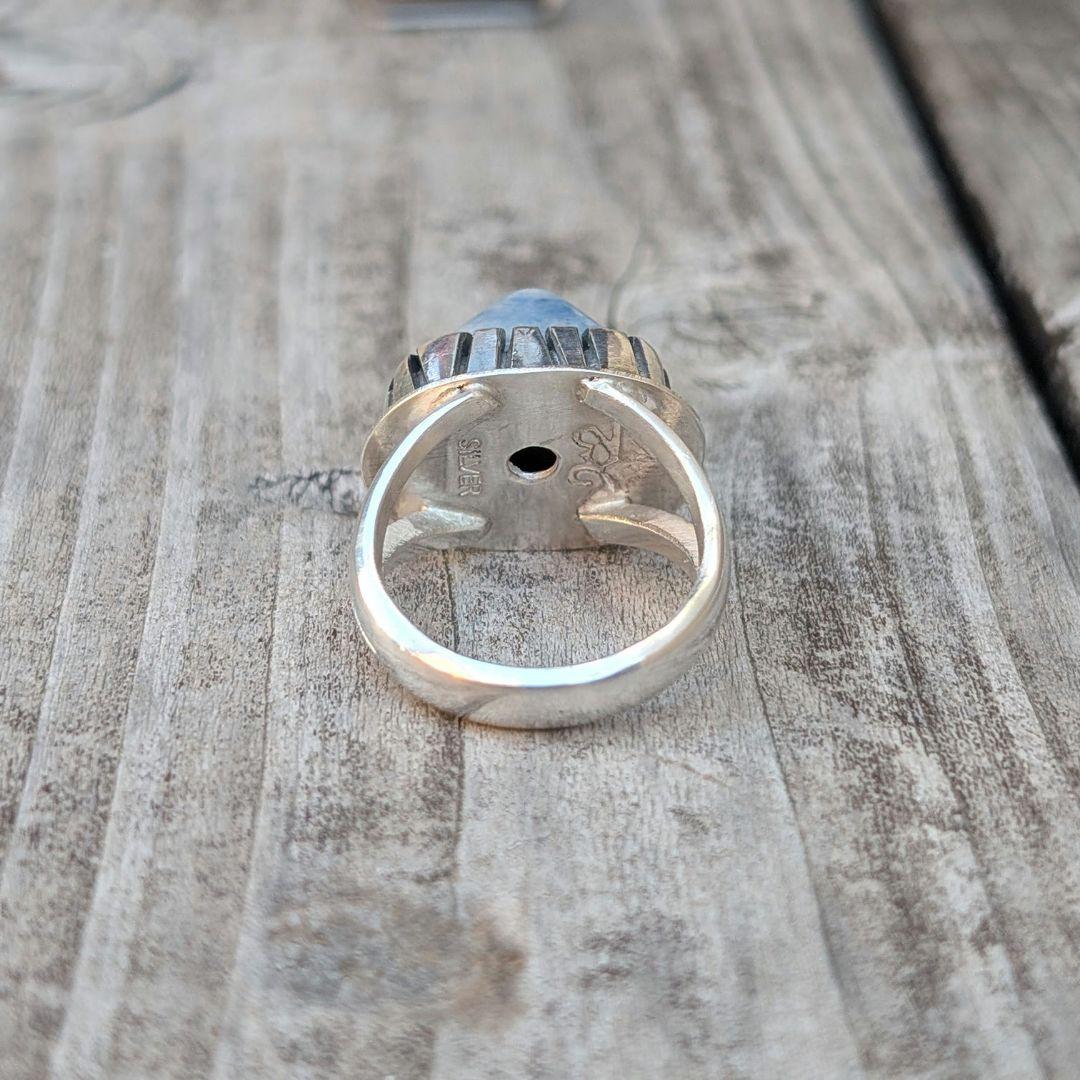 ハンドメイドの糸魚川翡翠リング インディアンジュエリー風 入りコン沢