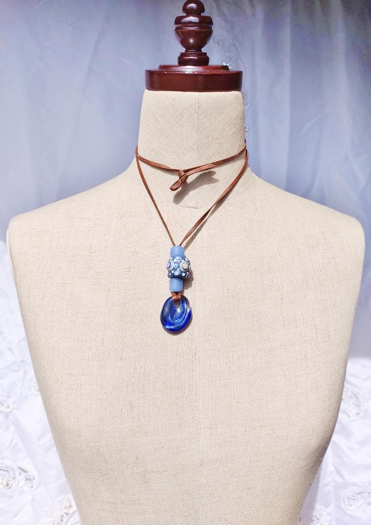 吉田正子トンボ玉（貳拾玖） 皮ひもネックレス ガラス玉に込めた日本画