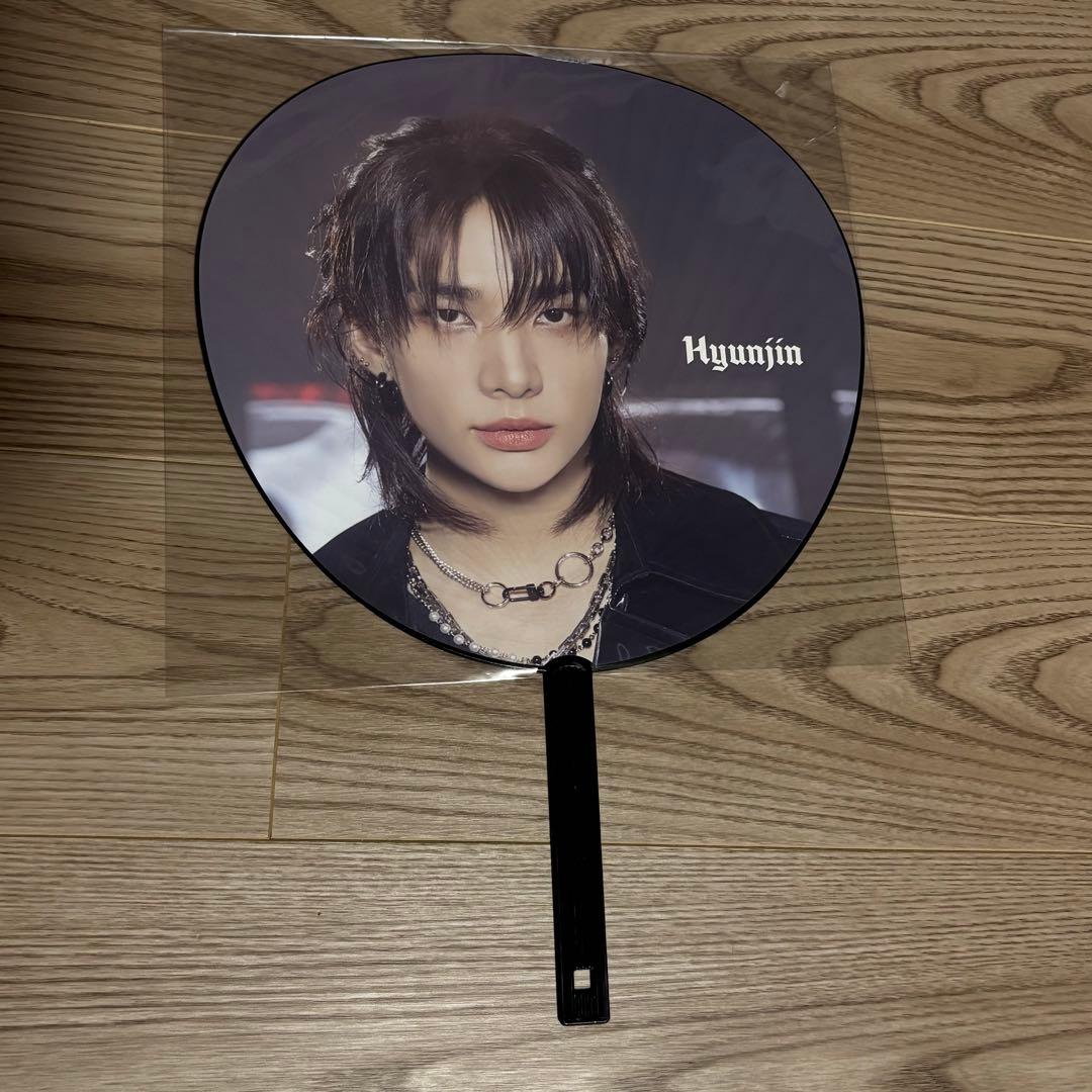 ヒョンジン うちわ ATE StrayKids dominATE ワルツ - メルカリ