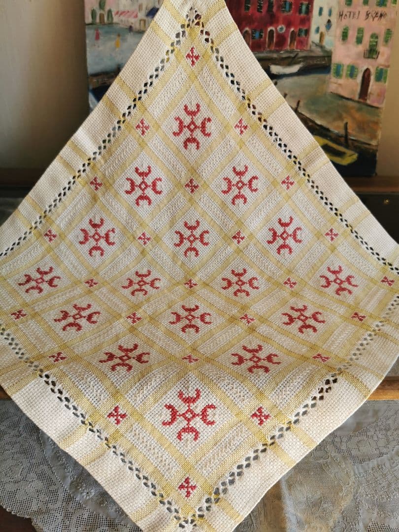 アンティークフランス購入 コレクション 北欧ハーダンガー赤紅糸刺繍