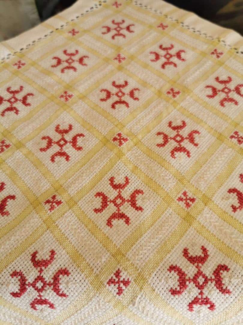 アンティークフランス購入 コレクション 北欧ハーダンガー赤紅糸刺繍