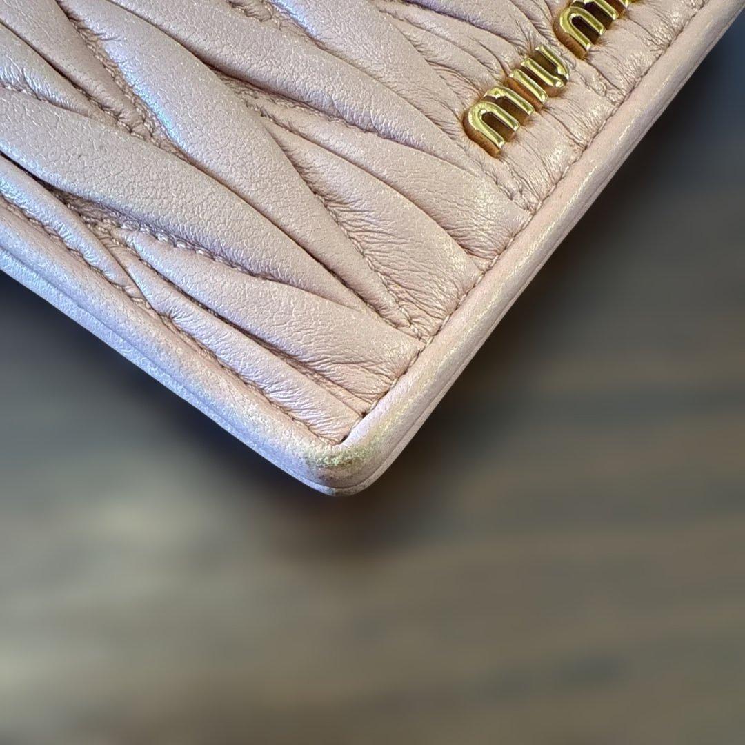 miu miu 淡いピンク 二つ折り財布