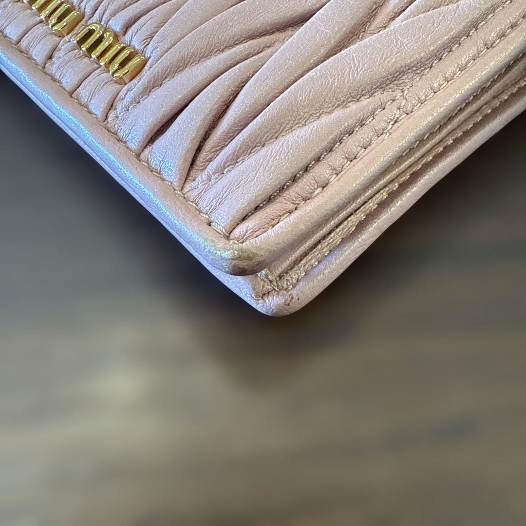 miu miu 淡いピンク 二つ折り財布