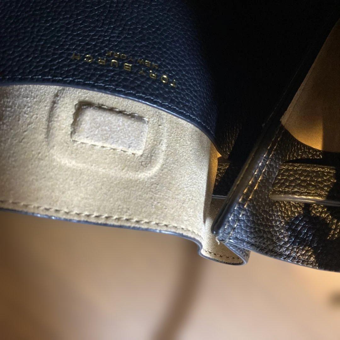 トリーバーチ　ブラック レザー バケツ型ショルダーバッグ