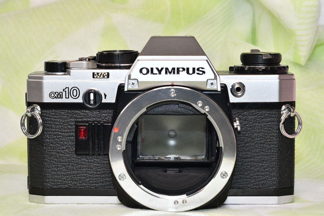 《極美品》OLYMPUS OM10+標準レンズ+付属品多数　a409