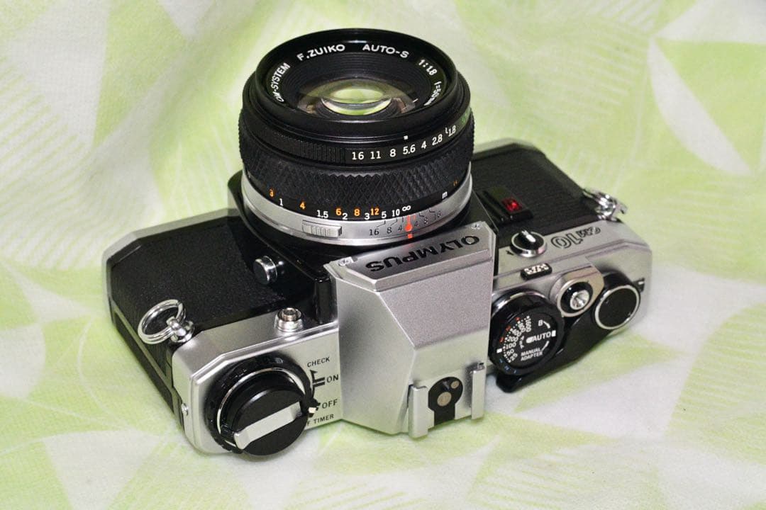 《極美品》OLYMPUS OM10+標準レンズ+付属品多数　a409