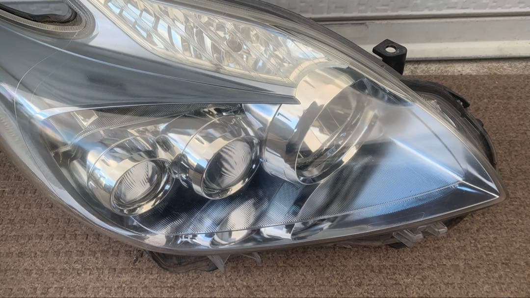 中古 トヨタ 純正 プリウス 《 ZVW30 》 右ヘッドライト Koito