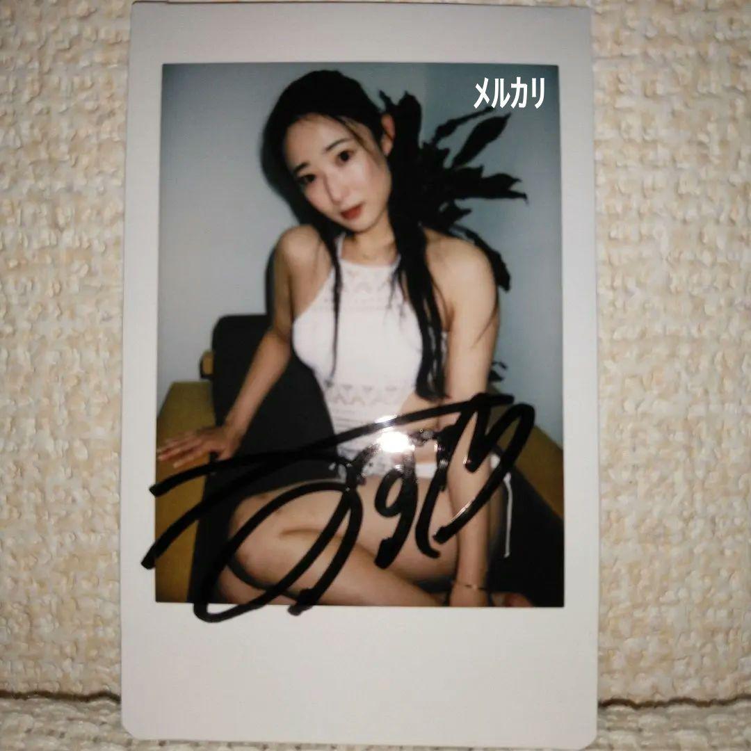 松岡すず 「直筆」サイン入りチェキ - メルカリ