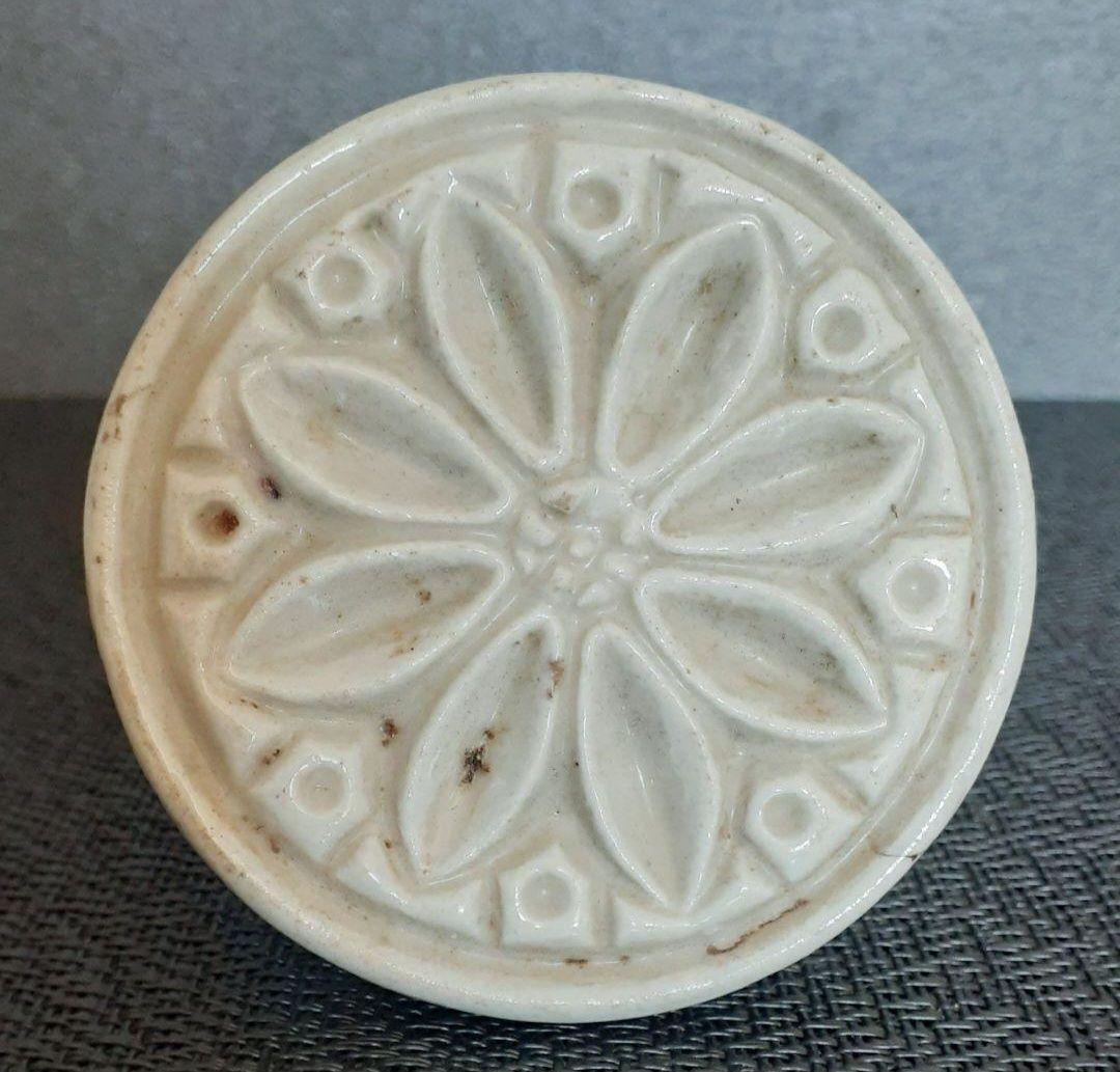 李朝 韓国古美術 韓国古陶磁器 白磁 陽刻浮彫 花文様 高付台皿 菓子型