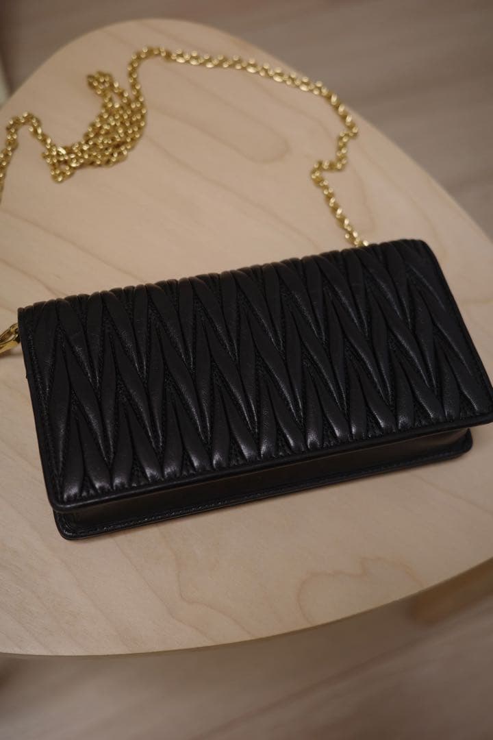 miu miu 黒 レザー ショルダーウォレット