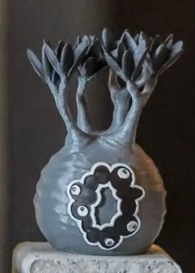 LOBINDON ミャクミャク 亀甲竜 グラキリス 黒 モノクロ ブラック