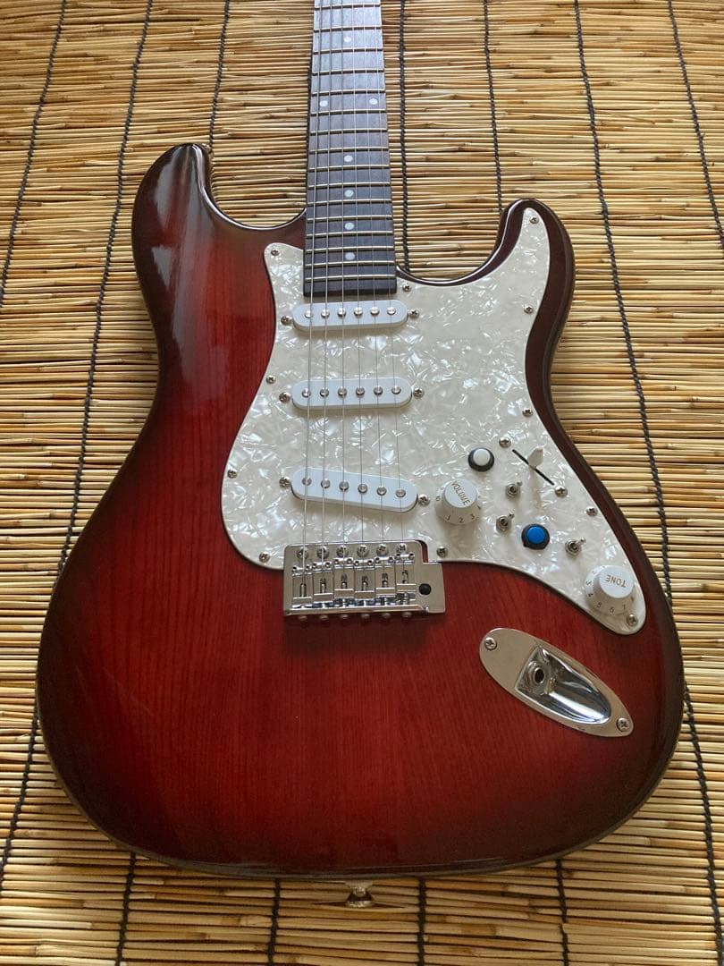 ☆値下決断　珍品美品　モディファイして新機能満載　G.I.G ストラトキャスター