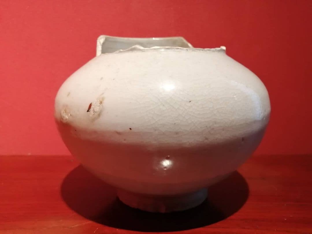 李朝白磁　丸壺（割れ、欠け、窯傷あり）