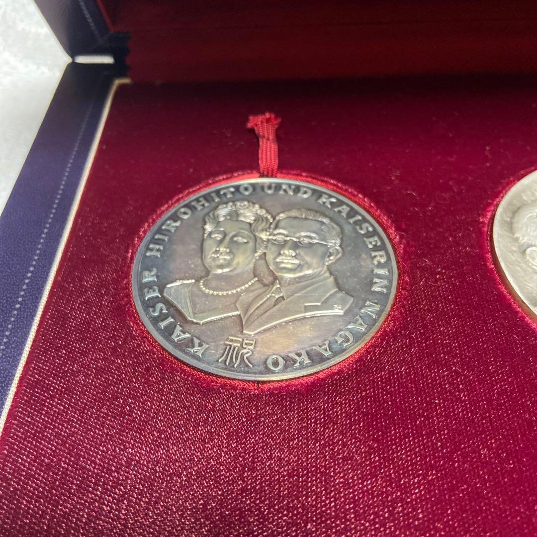 純銀製1971年 天皇皇后両陛下御外遊記念メダル 4点セット - メルカリ