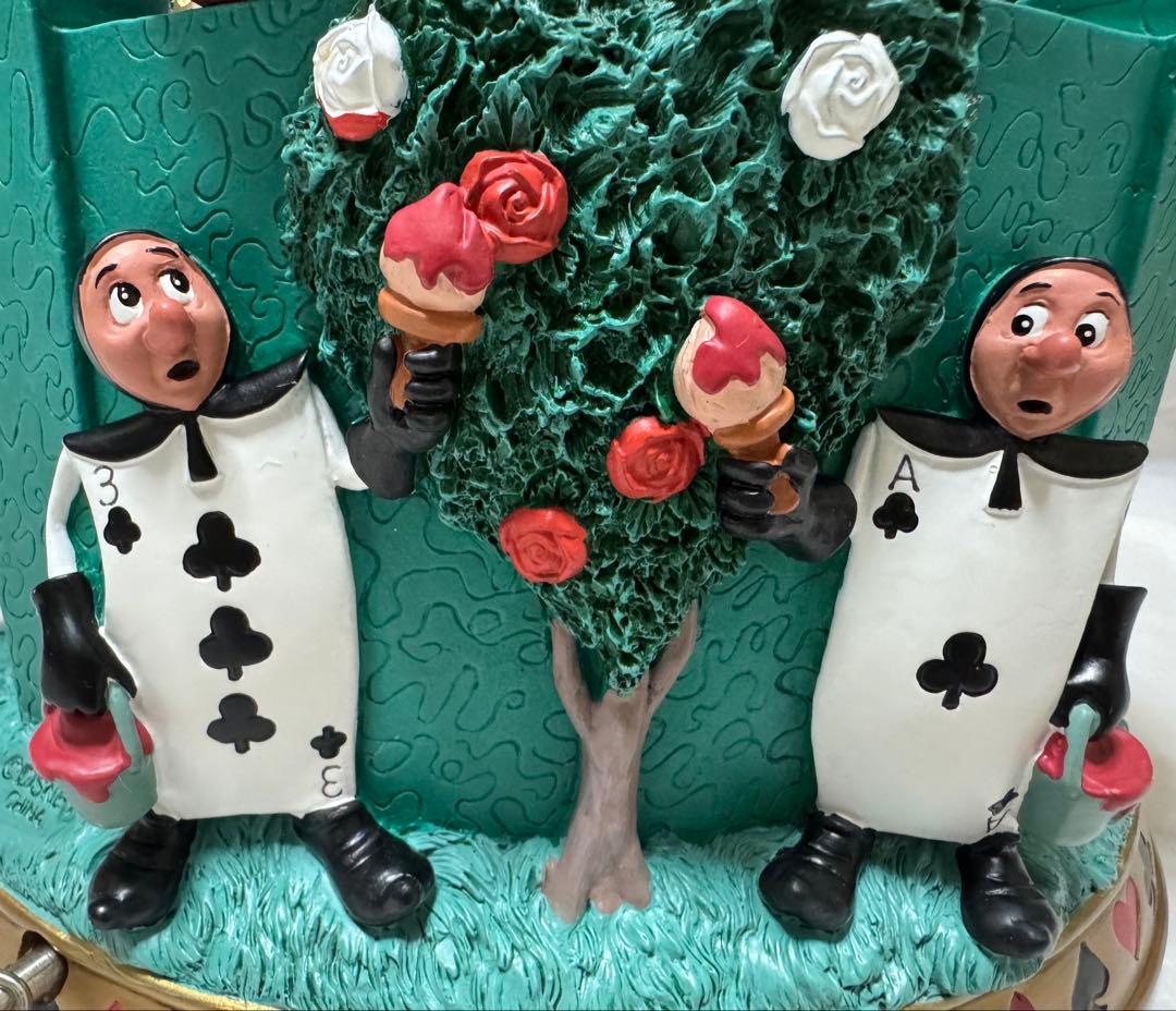 ディズニーストア 不思議の国のアリス オルゴール付きスノーグローブ