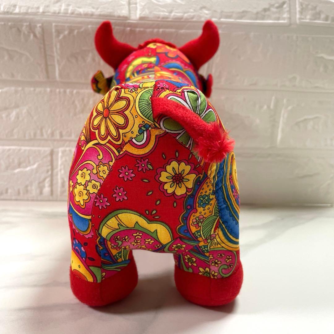 牛ぬいぐるみ　赤花柄　レア　布製　カラフル　ぬいぐるみ　アニマル　匿名配送