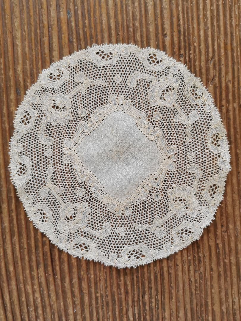 アンティーク ポワンドパリ 舞う1輪の薔薇のモチーフ センターフレーム