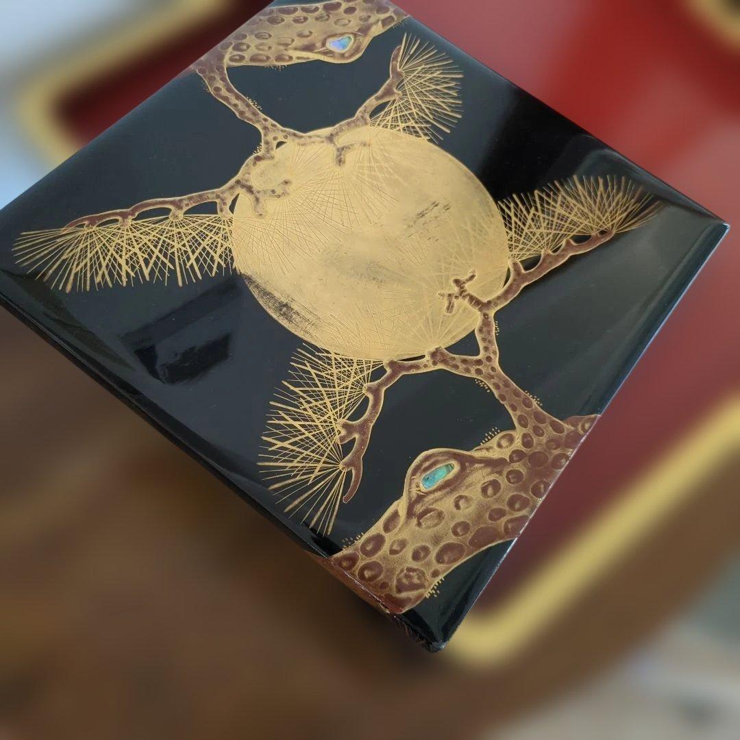 特価　骨董 4段重箱 重箱 蒔絵 螺鈿 縁起柄 木製 漆器 重台付き 替蓋付き