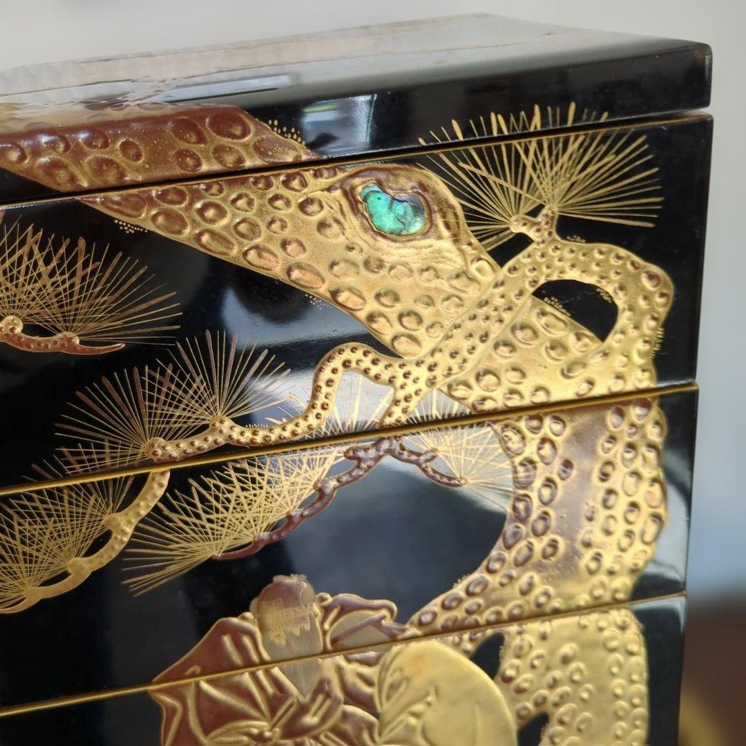 特価　骨董 4段重箱 重箱 蒔絵 螺鈿 縁起柄 木製 漆器 重台付き 替蓋付き