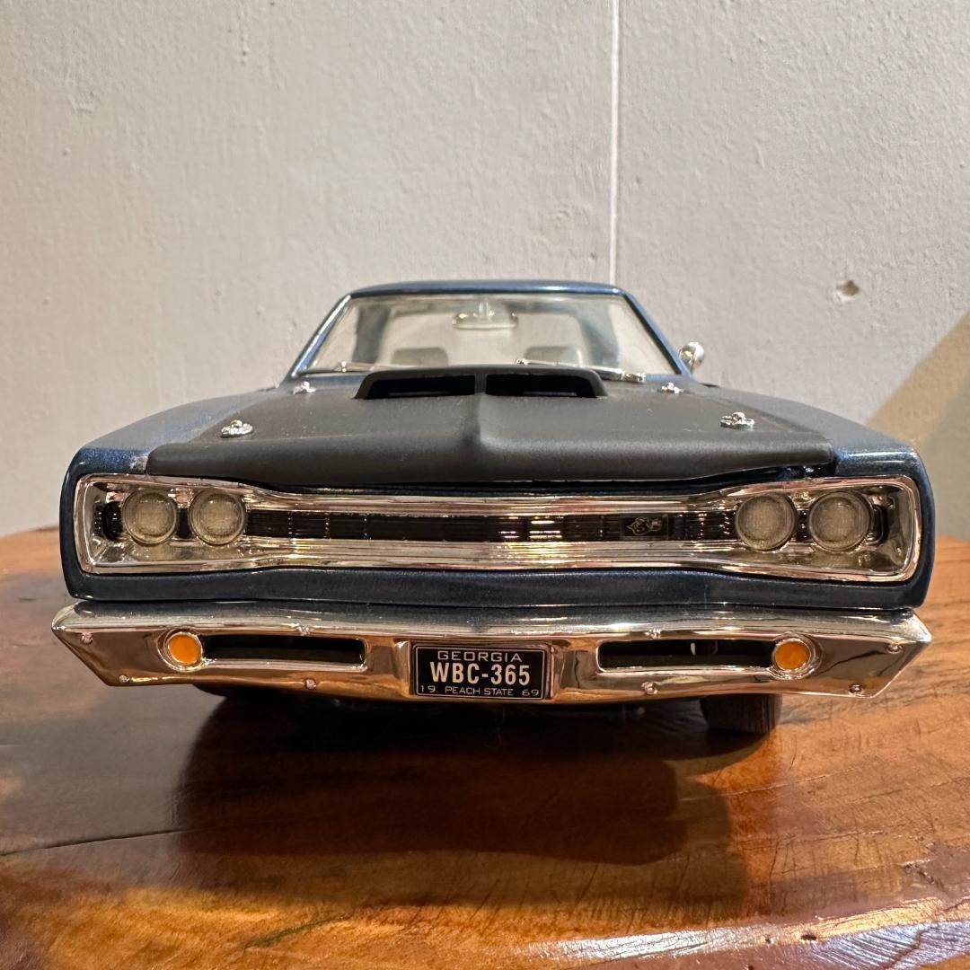 1969 DODGE SUPER BEE 1/18スケールミニカー