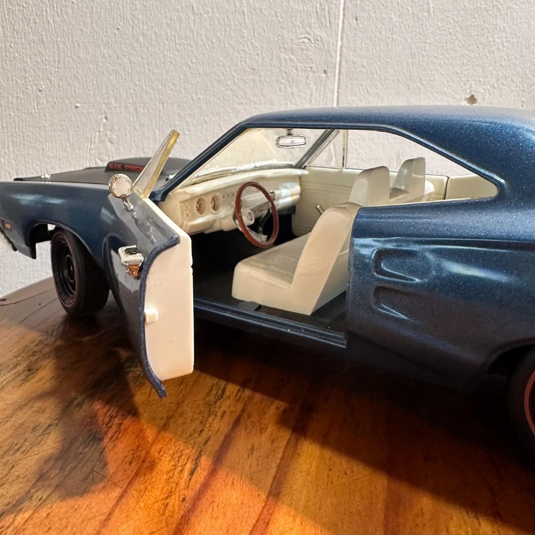 1969 DODGE SUPER BEE 1/18スケールミニカー