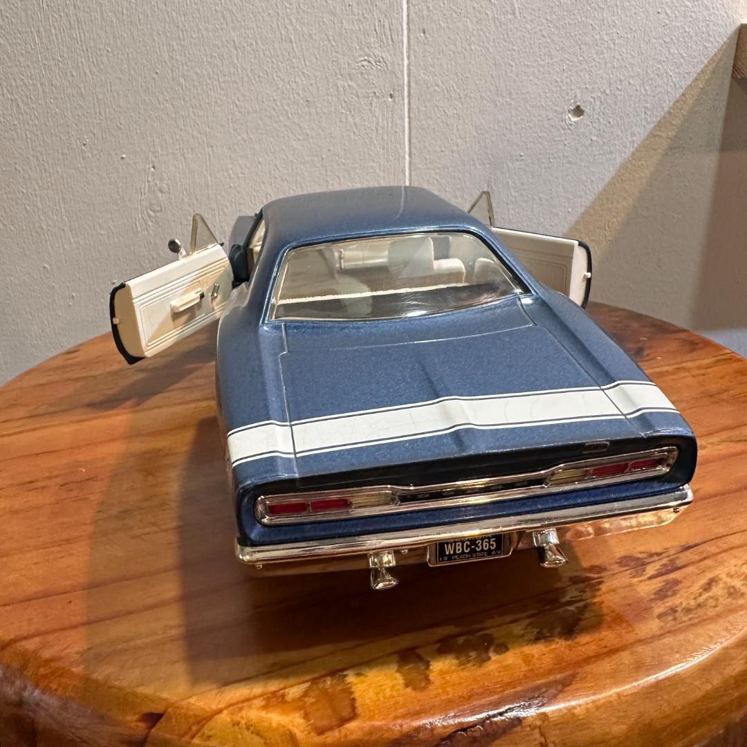 1969 DODGE SUPER BEE 1/18スケールミニカー