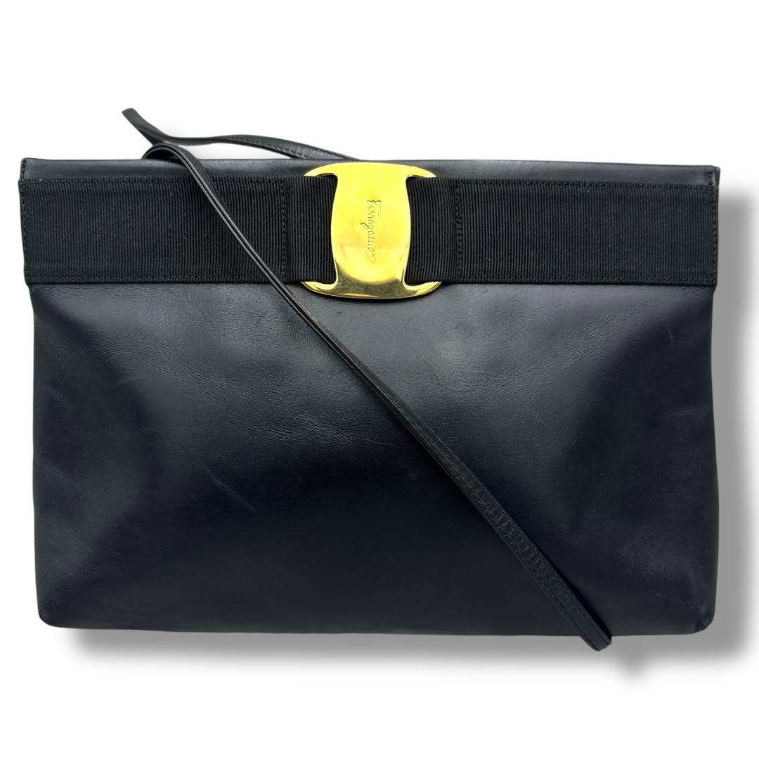 サルバトーレフェラガモ　ヴァラリボン　ゴールド金具　ショルダーバッグ　がま口　黒