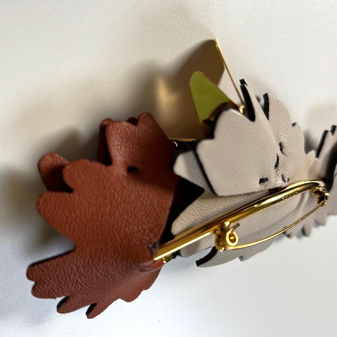 超美品✨MARNI ブローチ 保存袋付き 花 レザー&メタル ゴールド