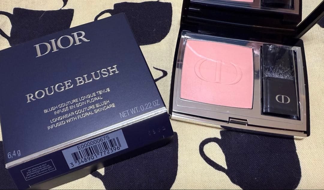 Dior ディオールスキン　ルージュブラッシュ７３２　ピーチコロールサテン新品