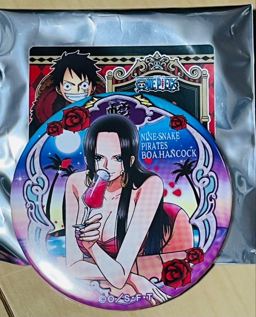 ワンピース ハンコック 輩缶バッジ プレミアム セブンイレブン限定