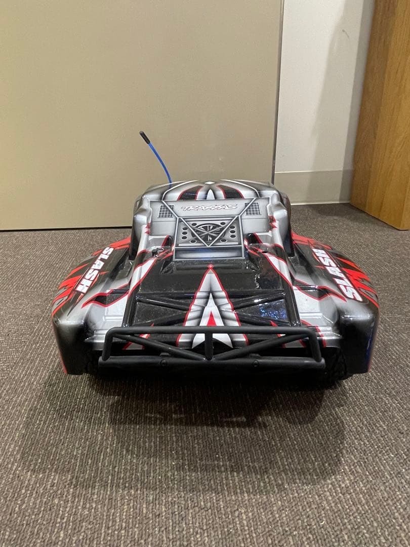 traxxas shlash 送料込みにしたのでお値段上がりました